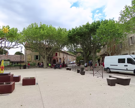 IMG_5973 Gigondas le village (le vin est présent aussi)