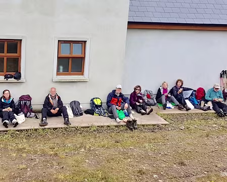 P1050338 Pique nique à l’abri du vent ! (photo Sylvain, OVS)