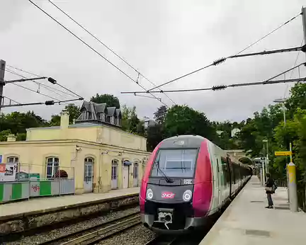 P1100877 Gare de Sèvres-Ville d'Avray