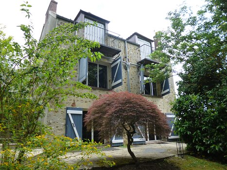 Dominique Dominique F, détail sortie