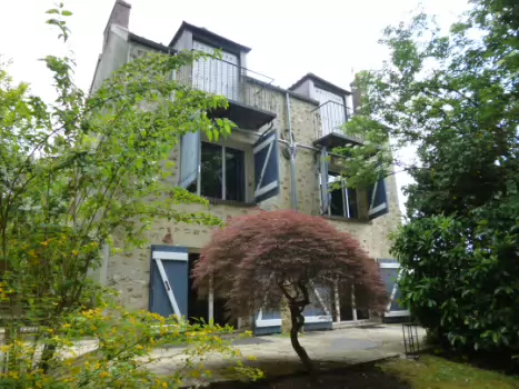 Dominique Dominique F, détail sortie