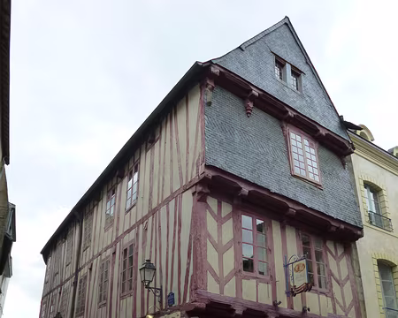 P1100739 Maison à pans de bois du XVIè s....