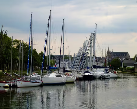 P1100751 Port de Vannes et la cathédrale