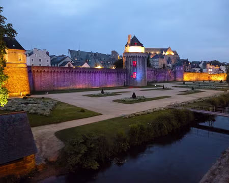 P1100758 Les remparts et la Tour du Connétable, XVè s.