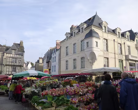 P1100760 J1 - Marché du samedi sur la Place du Poids public