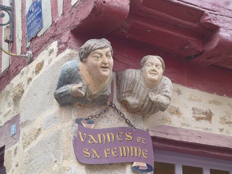 Dominique Dominique F, détail sortie