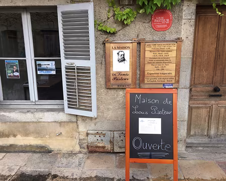 IMG_4902 Né à Dole, Pasteur à grandi à Arbois.