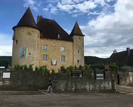 IMG_4905 Château Pécauld du XIIIᵉ siècle à Arbois où figure le musée de la vigne et du vin.