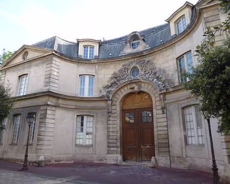 P1110139 Pavillon d'entrée des communs de l'ancien château de Bercy,