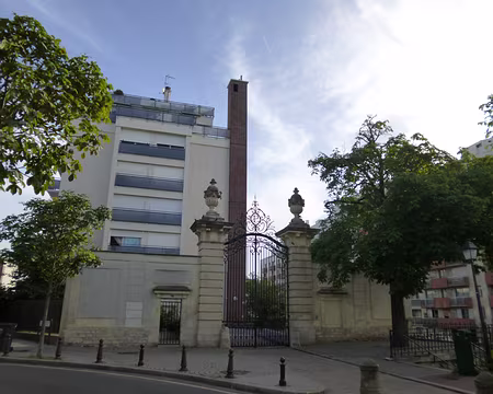 P1110145 Portail d'entrée de l'ancien château de Conflans