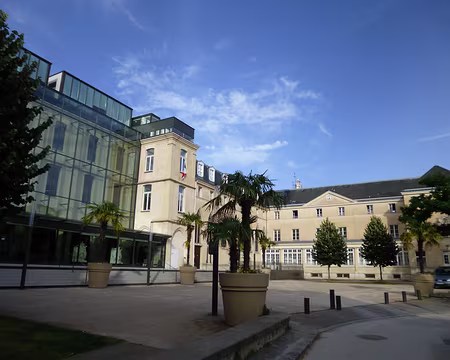 P1110148 Médiathèque de l'architecture et du patrimoine dans l'ancien couvent de Conflans