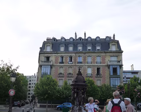 P1110158 Fontaine Wallace, place Henri IV