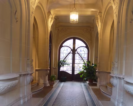 P1110160 Entrée de l'immeuble