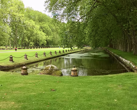 IMG_0973 L’une des pièces d’eau devant de château.