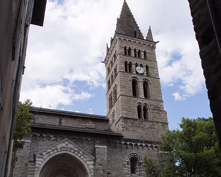 003_4V1A4210 Le clocher à Pyramidions de la Cathédrale d’Embrun a servi de modèle dans toute la région