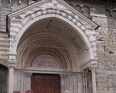 004_4V1A4214 Le porche du Réal qui a donné son nom à la Cathédrale