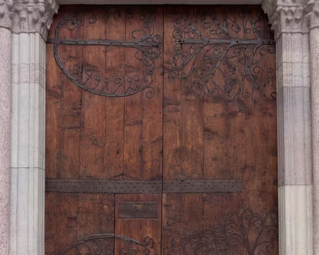 005_4V1A4216 Le porche du Réal