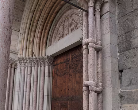 007_4V1A4219 Le porche du Réal