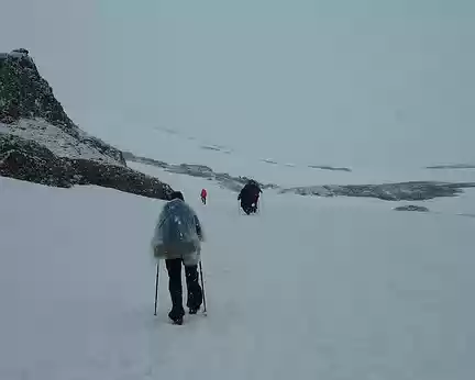 P1170145 Passé l'orage nous repartons sous la neige en direction du col du lac Blanc