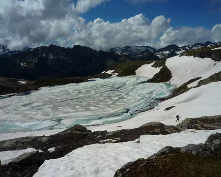 P1170179 Tous les lacs sont encore gelés