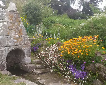 P_20190602_111004 une fontaine de Sainte Barbe