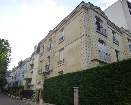 P1110088 Yvette Guilbert, comédienne et chanteuse (1868-1944) fréquente la pension de Mlle Couard, 32, chaussée de l'Etang