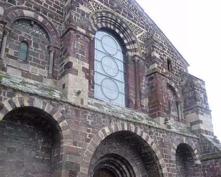 P1090897 Eglise abbatiale du Monastier sur Gazeille, bel exemple de l'art roman en Auvergne