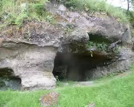 P1090924 Près de Couteaux, un village dans les grottes creusées dans la roche volcanique