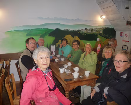 P1090934 Le café de la Fontaine (arrêt obligatoire pour Bernard...) à Fay sur Lignon, est le bienvenu après encore une matinée de pluie