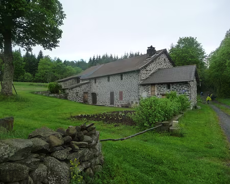 P1090936 Encore une belle ferme bien restaurée, sur notre parcours