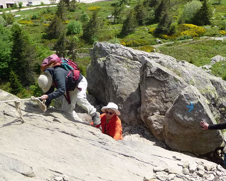 P1090987 Un peu d'escalade pour redescendre du sommet