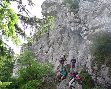 33 La crête séparant le Lavanchy du col des Follys est tantôt escarpée...