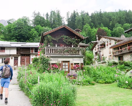 20190706-08h23m51s-IMG_4829 - Copie-V3 Départ dans les chalets du Moulin