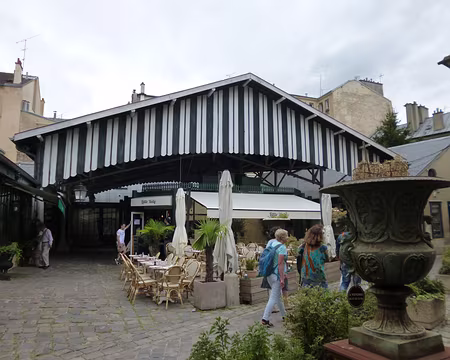 P1110514 Quartier des Antiquaires