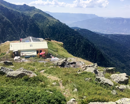 20190809-15h41m08s-IMG_5140-V3 Refuge Jean Collet, qui est aujourd’hui centenaire, est propriété de la S.T.D, la Société des Touristes du Dauphiné, dont Jean Collet, universitaire, entré à la...