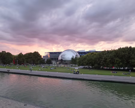 P1110754 La Géode. Merci à Marylise.