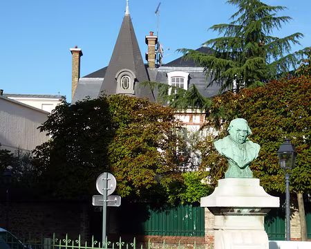 P1110784 ...aménagé à l'emplacement du jardin Paul de Kock, auteur dramatique français (1793-1871)