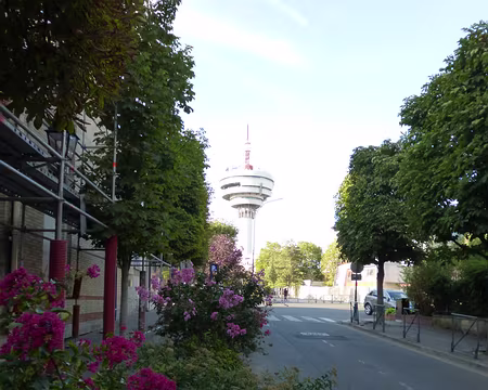 P1110785 Tour TDF (1987), haute de 124 mètres.