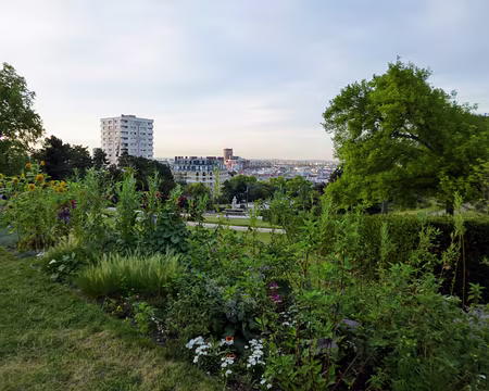 P1110809 Vue depuis le parc de la butte du chapeau rouge. Merci à Marylise