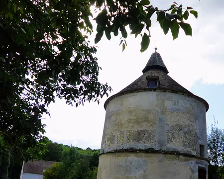 P1110841 Pigeonnier de l'ancienne abbaye de Port-Royal des Champs, XIIIè s.