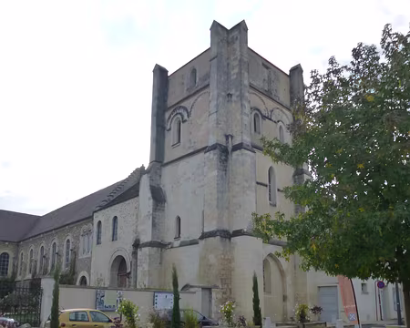 P1110921 Tour du XIIè s. de l'ancienne abbatiale bénédictine, Notre-Dame de Jouarre.