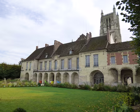P1110962 La cité épiscopale et la tour de la cathédrale
