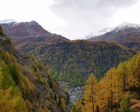 20191022_085323 Zermatt en bas, Höhtalli en haut à droite