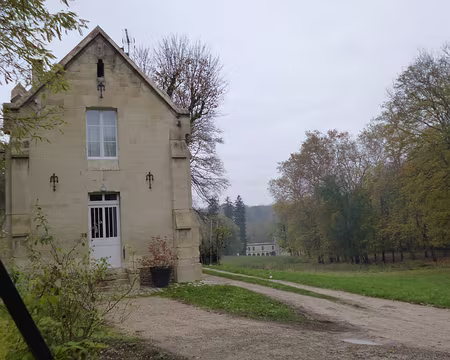 P1120222 Abbaye cirstercienne du Val (XIIè s.), Mériel