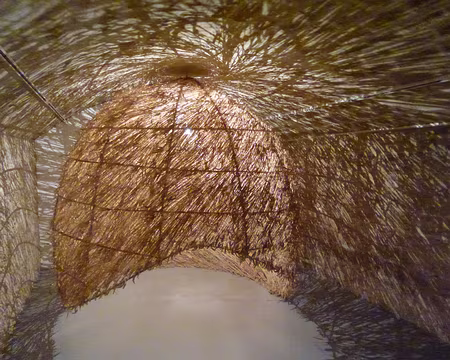 P1120259 Oeuvre du japonais Teruhisa Suzuki (né en 1956), réalisation en bambous et épis de blé.