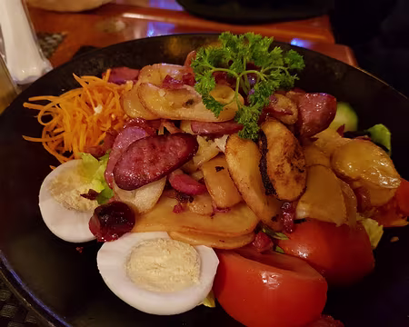 20191103_191623 Pour les petites faims, la salade composée locale…