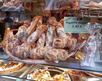 009 baguette magique dans cette pâtisserie boulangerie du Marais