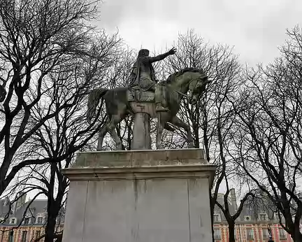 P1130403 Statue équestre de Louis XIII