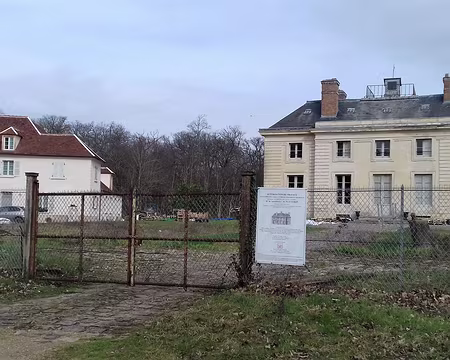 008 Le Pavillon, les communs, et le puits de François Ier (vers 1530)