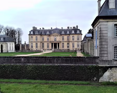 002 Le château de Champs-sur-Marne (XVIIIème siècle) côté cour